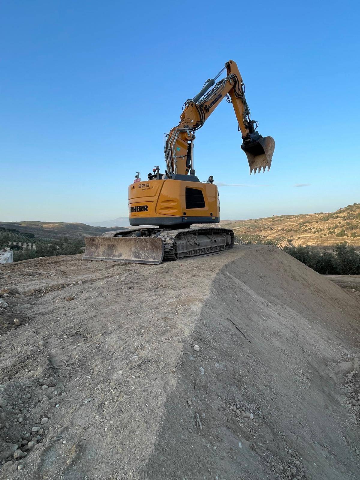 WhatsApp Image 2025-05-08 at 09.02.16 (2) Excavadora